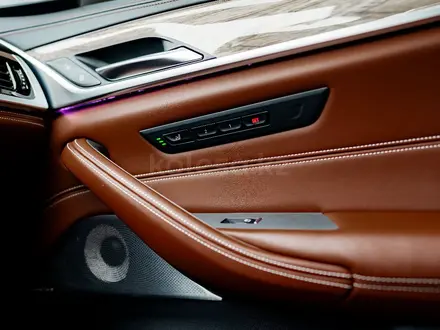 BMW M5 2018 года за 45 000 000 тг. в Алматы – фото 31
