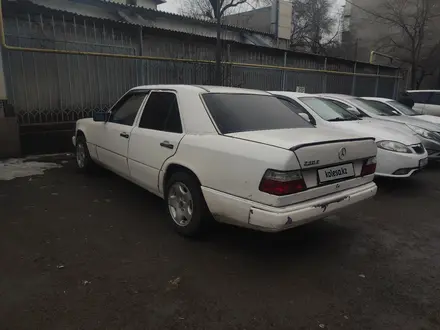 Mercedes-Benz E 230 1985 года за 700 000 тг. в Алматы