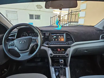 Hyundai Elantra 2018 года за 5 800 000 тг. в Актау – фото 4