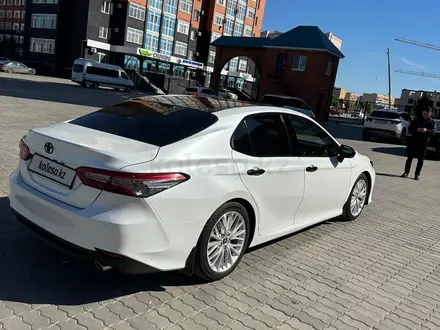 Toyota Camry 2019 года за 13 500 000 тг. в Актобе – фото 7