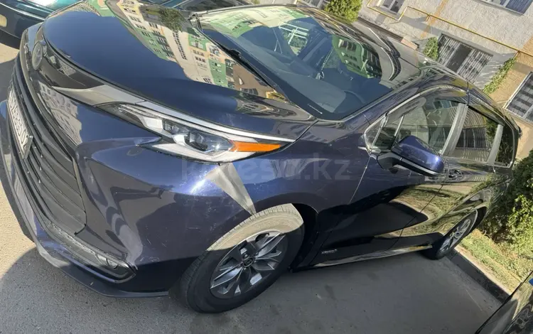 Toyota Sienna 2021 года за 21 000 000 тг. в Алматы