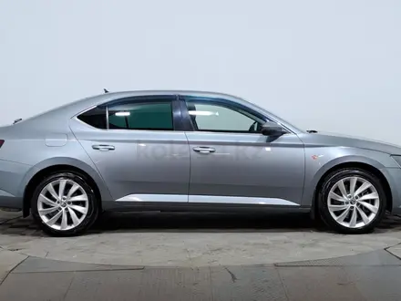 Skoda Superb 2018 года за 9 990 000 тг. в Астана – фото 4