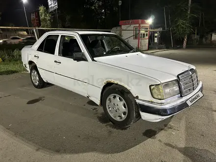 Mercedes-Benz E 200 1987 года за 550 000 тг. в Алматы – фото 3