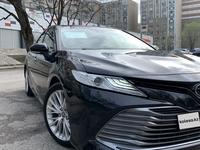 Toyota Camry 2018 года за 13 790 000 тг. в Алматы