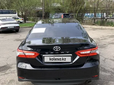 Toyota Camry 2018 года за 13 790 000 тг. в Алматы – фото 8