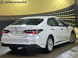 Toyota Camry 2023 годаүшін17 700 000 тг. в Актобе – фото 4