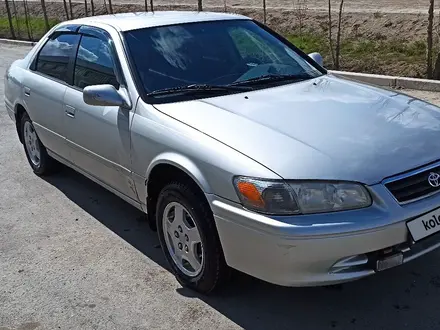 Toyota Camry 2001 года за 3 000 000 тг. в Атырау – фото 2