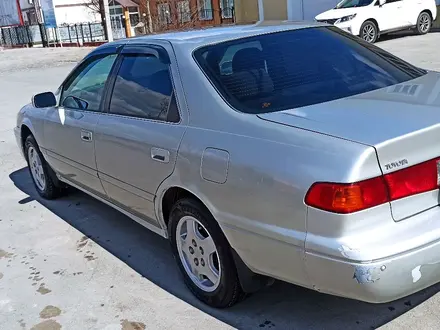 Toyota Camry 2001 года за 3 000 000 тг. в Атырау – фото 3