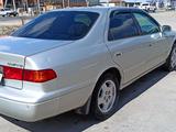 Toyota Camry 2001 года за 3 100 000 тг. в Атырау – фото 4