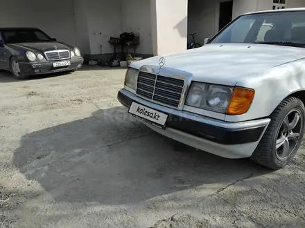 Mercedes-Benz E 200 1991 года за 1 700 000 тг. в Туркестан – фото 14