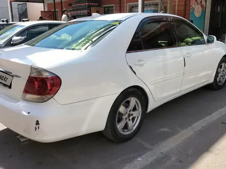 Toyota Camry 2004 года за 3 900 000 тг. в Караганда – фото 2