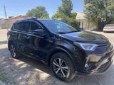 Toyota RAV4 2017 годаfor11 000 000 тг. в Астана – фото 2