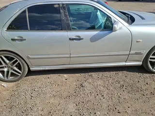 Mercedes-Benz E 280
