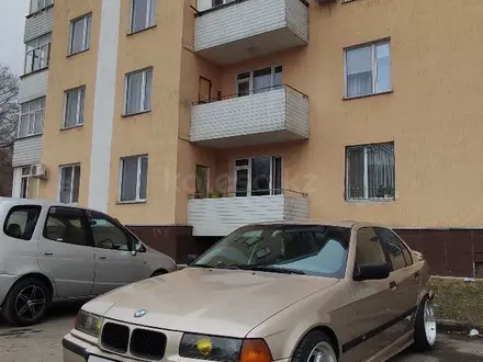 BMW 328 1991 года за 2 400 000 тг. в Алматы – фото 3