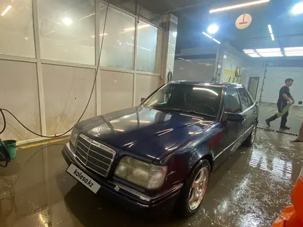 Mercedes-Benz E 280 1994 года за 1 900 000 тг. в Тараз – фото 2