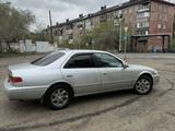 Toyota Camry 2000 года за 3 600 000 тг. в Семей – фото 5