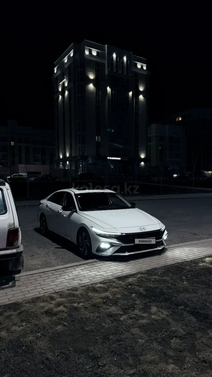 Hyundai Elantra, 2024