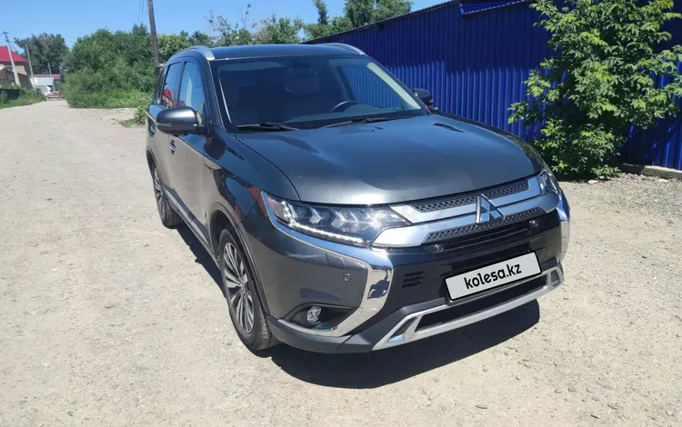 Mitsubishi Outlander 2021 годаfor13 500 000 тг. в Усть-Каменогорск