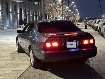 Toyota Camry 1999 года за 3 000 000 тг. в Алматы – фото 4
