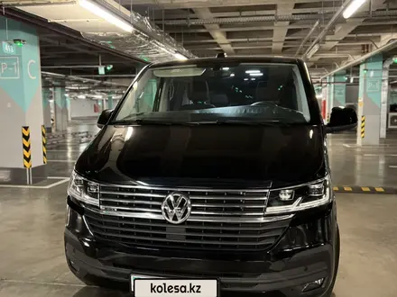 Volkswagen Multivan 2021 года за 31 000 000 тг. в Алматы