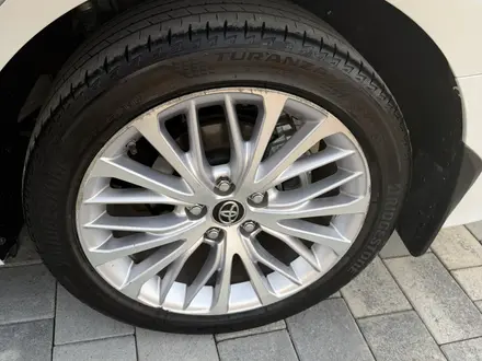 Toyota Camry 2020 года за 13 000 000 тг. в Алматы – фото 11