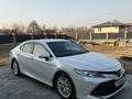 Toyota Camry 2020 года за 13 000 000 тг. в Алматы – фото 3