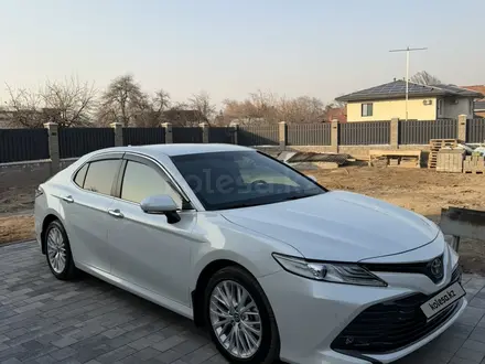Toyota Camry 2020 года за 13 000 000 тг. в Алматы – фото 3