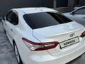 Toyota Camry 2020 года за 13 000 000 тг. в Алматы – фото 5