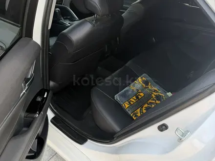 Toyota Camry 2020 года за 13 000 000 тг. в Алматы – фото 7