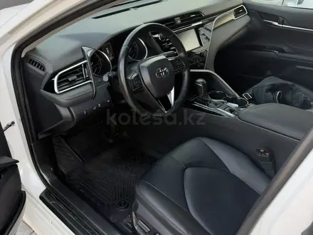 Toyota Camry 2020 года за 13 000 000 тг. в Алматы – фото 8