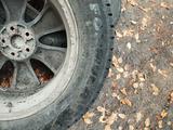 Шины зимние шипованные с дисками 225/60/17 за 150 000 тг. в Алматы – фото 4