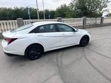 Hyundai Elantra 2022 года за 11 000 000 тг. в Уральск – фото 2