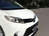 Toyota Sienna 2018 года за 13 000 000 тг. в Алматы