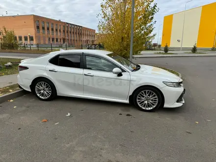 Toyota Camry 2019 года за 12 500 000 тг. в Астана – фото 2