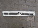 Решетка радиатор для Toyota Hiace Reguis за 11 000 тг. в Алматы