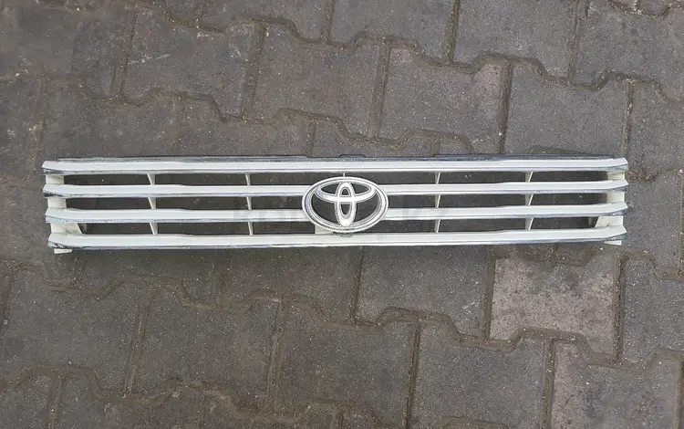 Решетка радиатор для Toyota Hiace Reguis за 11 000 тг. в Алматы