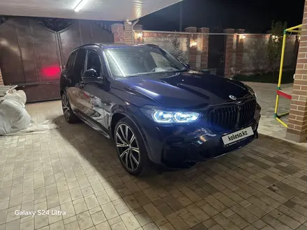BMW X5 2022 года за 44 500 000 тг. в Алматы – фото 20