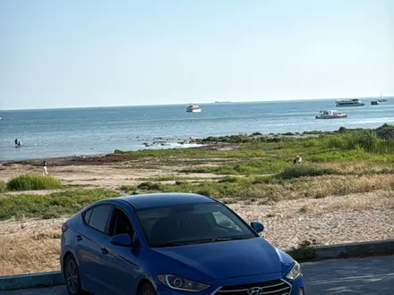 Hyundai Elantra 2017 года за 3 800 000 тг. в Атырау – фото 2