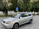 Kia Carens 2003 года за 2 100 000 тг. в Усть-Каменогорск – фото 2