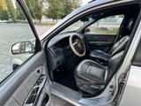 Kia Carens 2003 года за 2 100 000 тг. в Усть-Каменогорск – фото 5