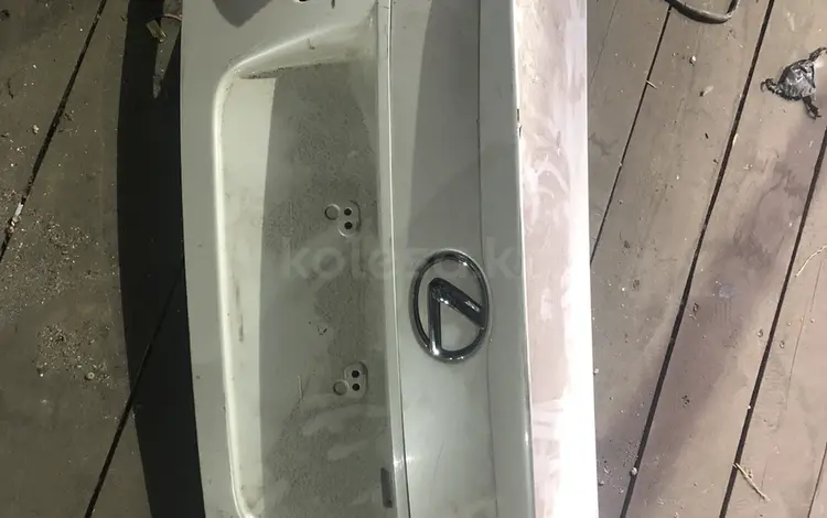 Крышка багажника Лексус IS250 за 1 000 тг. в Алматы