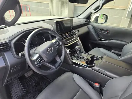 Toyota Land Cruiser 2023 года за 44 000 000 тг. в Алматы – фото 10
