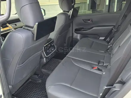 Toyota Land Cruiser 2023 года за 44 000 000 тг. в Алматы – фото 5