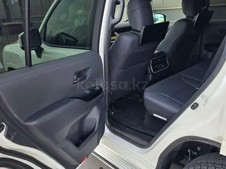 Toyota Land Cruiser 2023 года за 44 000 000 тг. в Алматы – фото 6