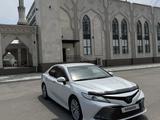 Toyota Camry 2019 года за 13 500 000 тг. в Кулан – фото 2