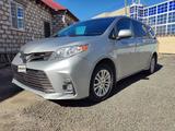 Toyota Sienna 2017 года за 13 000 000 тг. в Атырау