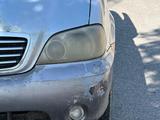 Kia Carnival 2002 года за 800 000 тг. в Шымкент – фото 2