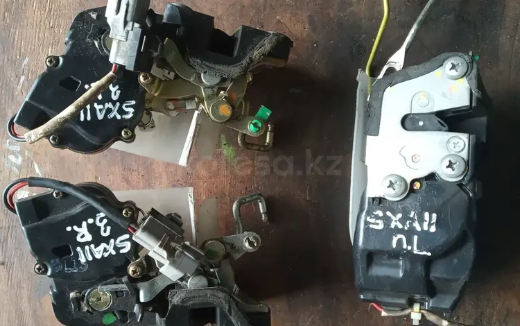 Замок двери (дверной) от Toyota RAV4 SXA11. за 10 000 тг. в Астана