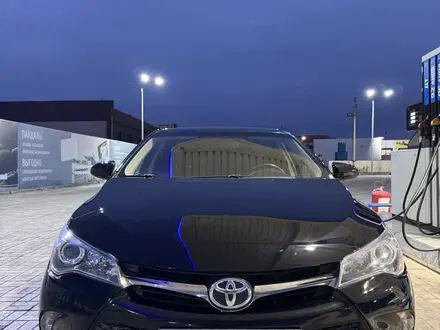 Toyota Camry 2016 года за 8 900 000 тг. в Атырау