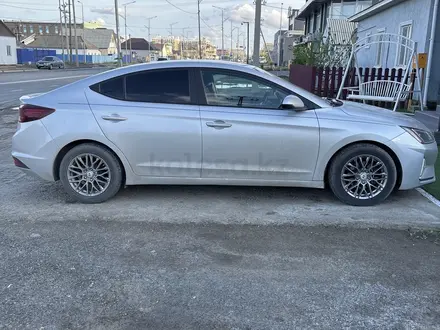 Hyundai Elantra 2019 года за 5 700 000 тг. в Атырау – фото 3